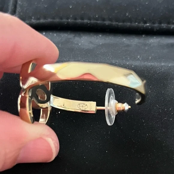 ❌SOLD❌CHANEL Authentic 17P Gold CC Logo Hoop Earrings - gently used! - Picture 12 of 14